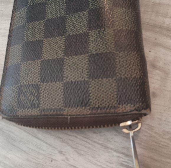 Authentic Louis Vuitton round zipper wallet - Picture 3 of 15